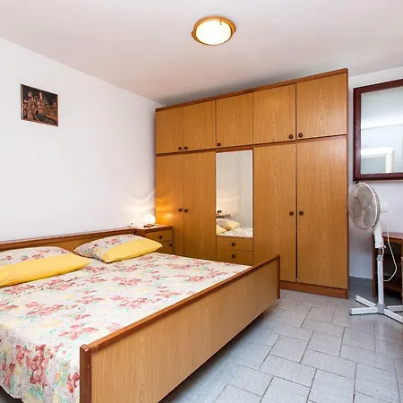 Sima Apartment *