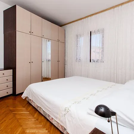 Sima Apartment
