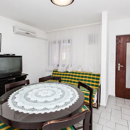 Apartment Sima *