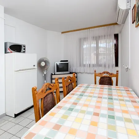 Sima Apartment