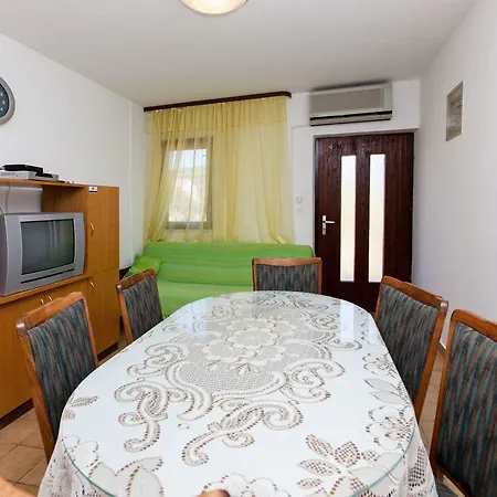 Sima Apartment *
